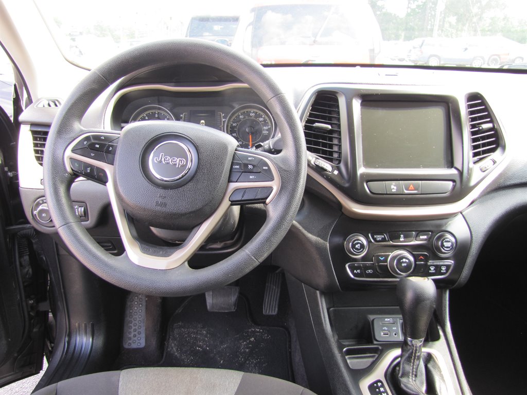 2018 Jeep Cherokee - $13,995