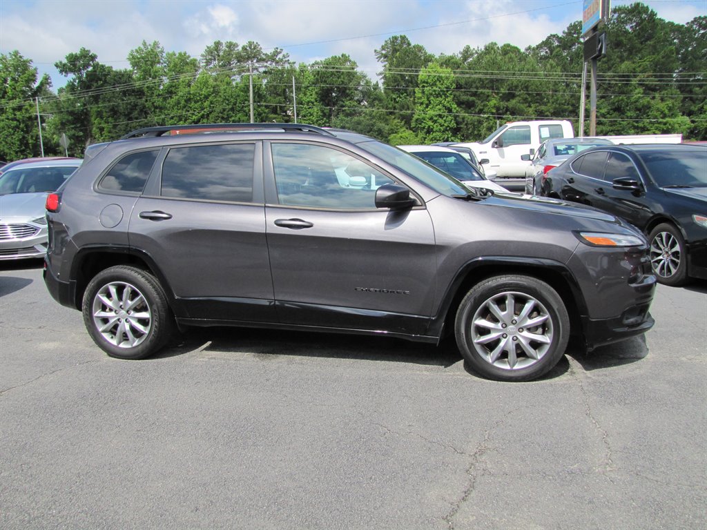 2018 Jeep Cherokee - $13,995