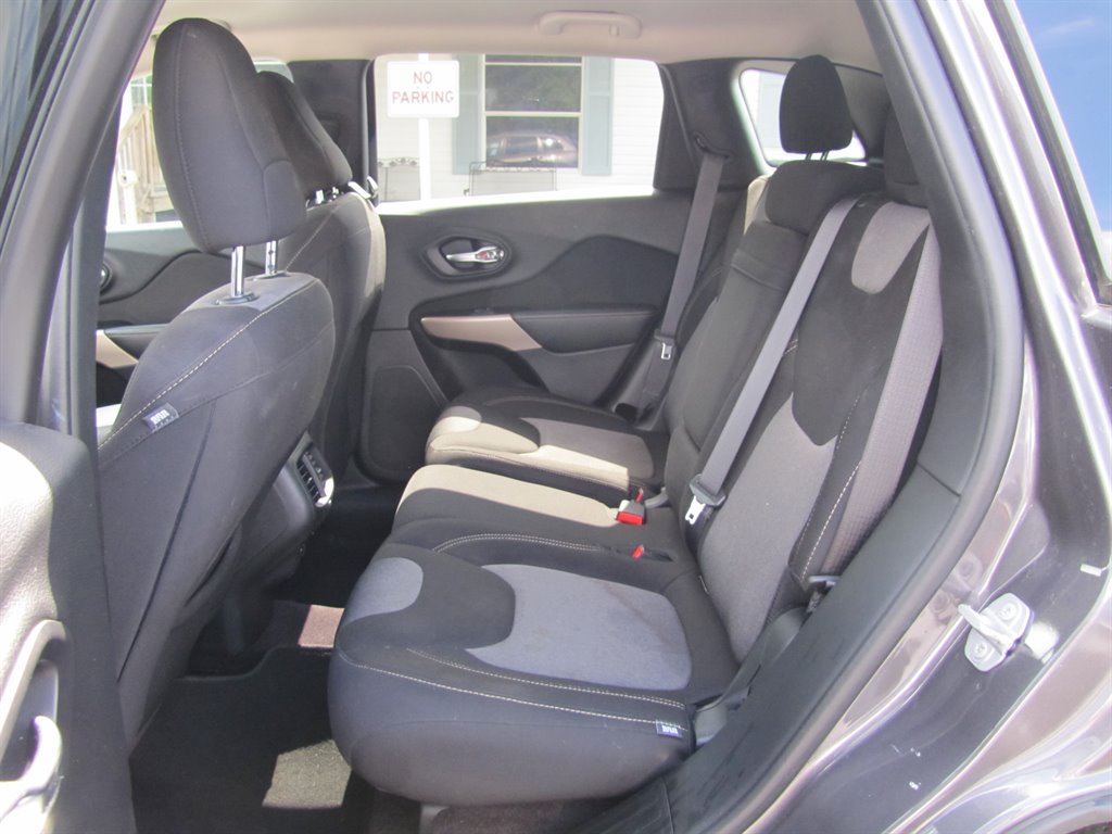 2018 Jeep Cherokee - $13,995
