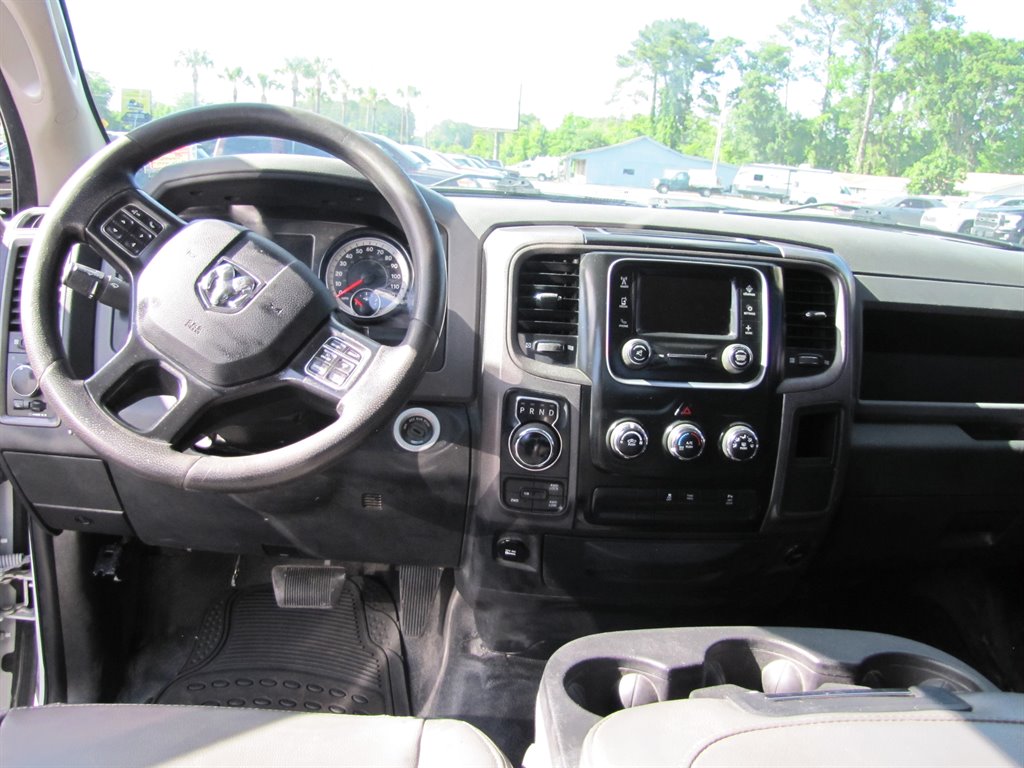 2017 RAM 1500 Tradesman photo