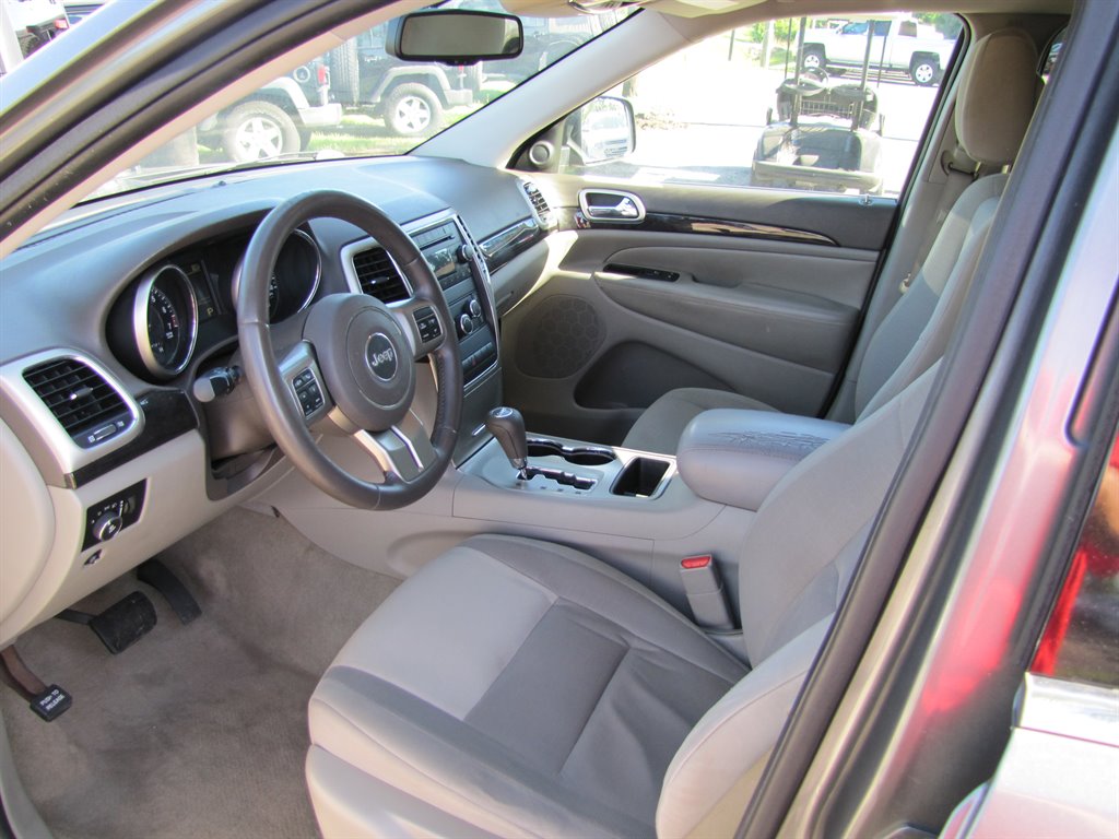2012 Jeep Grand Cherokee Laredo photo