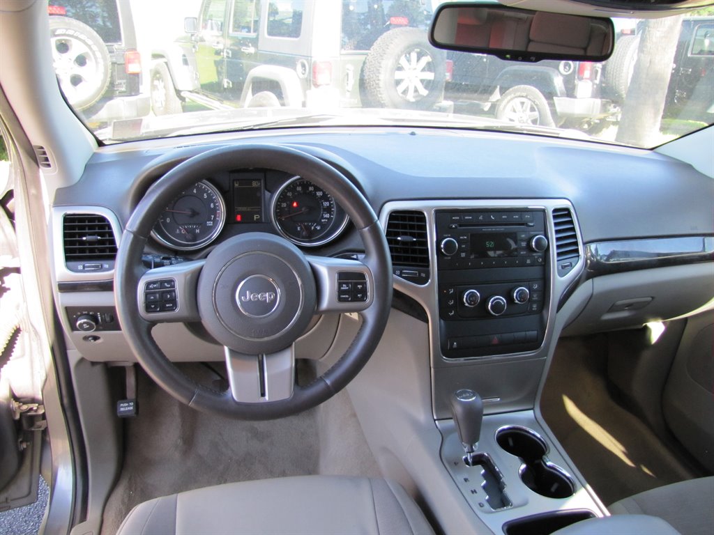 2012 Jeep Grand Cherokee Laredo photo