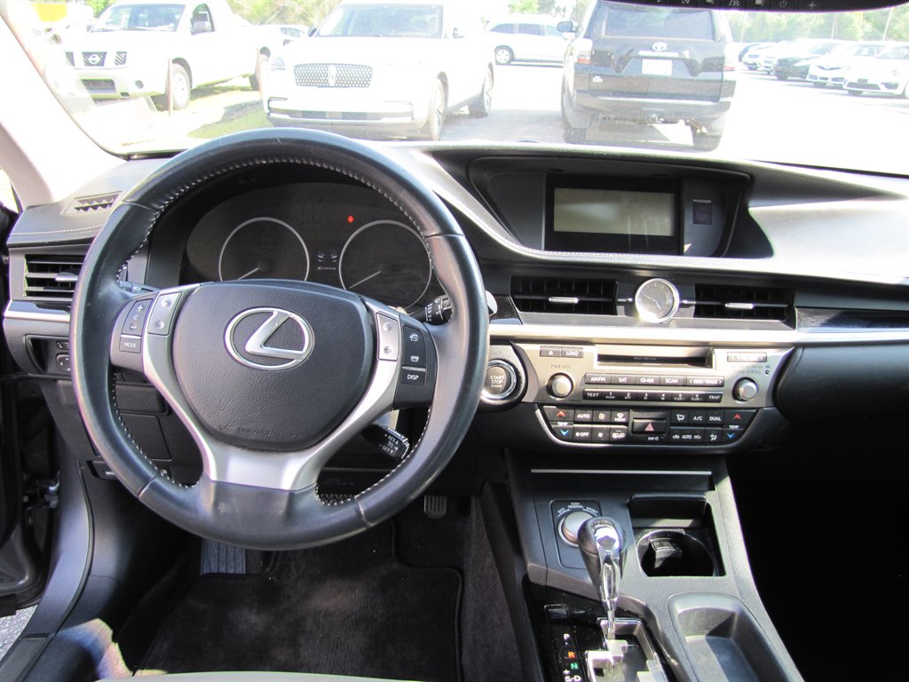 2014 Lexus ES 350 photo
