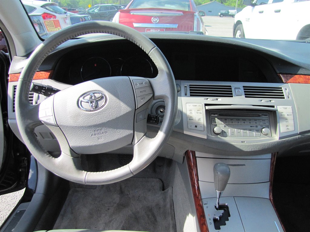 2005 Toyota Avalon XL photo