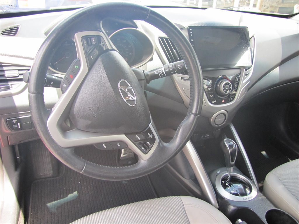 2013 Hyundai Veloster photo