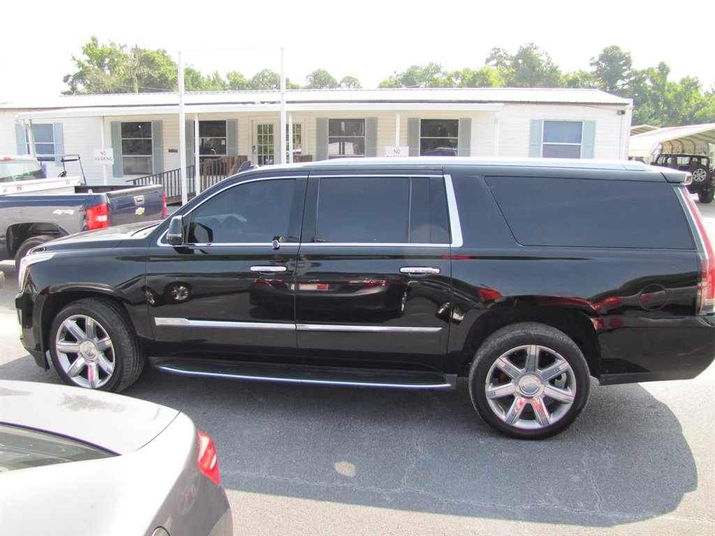2017 Cadillac Escalade ESV Luxury photo