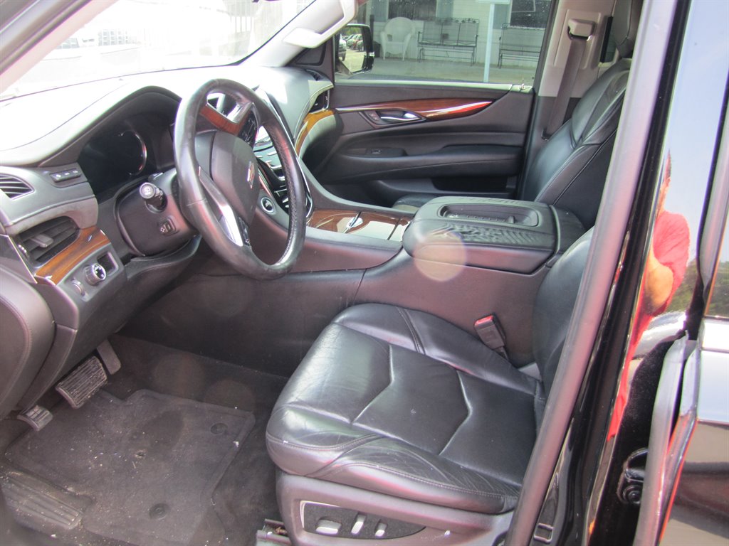 2017 Cadillac Escalade ESV Luxury photo