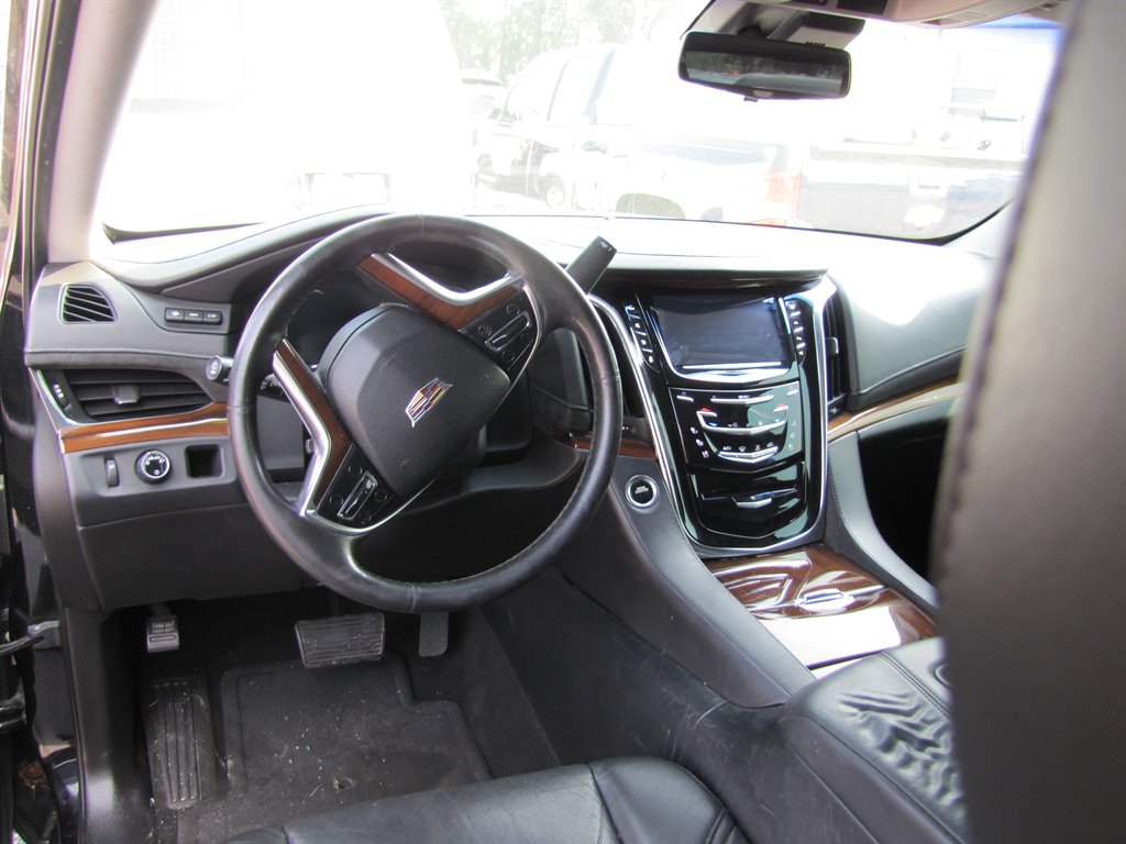 2017 Cadillac Escalade ESV Luxury photo