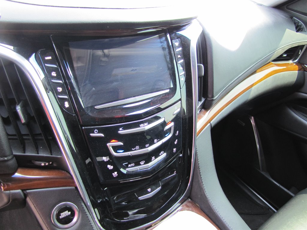 2017 Cadillac Escalade ESV Luxury photo