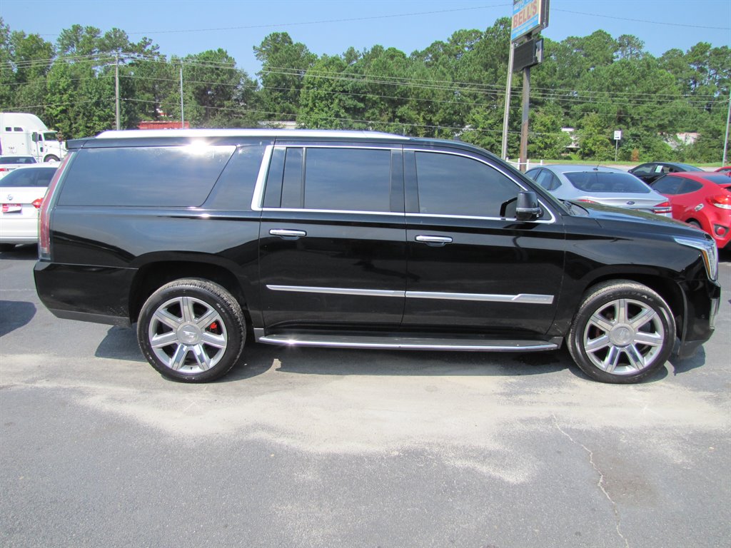 2017 Cadillac Escalade ESV Luxury photo