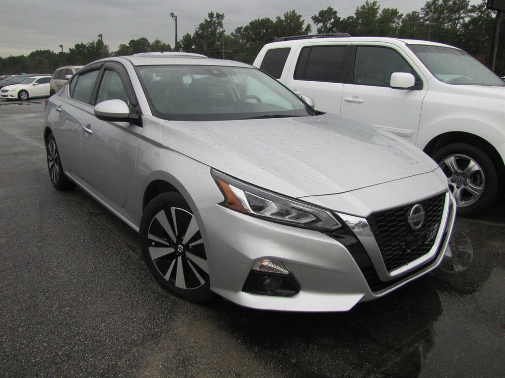 2019 Nissan Altima - $15,495