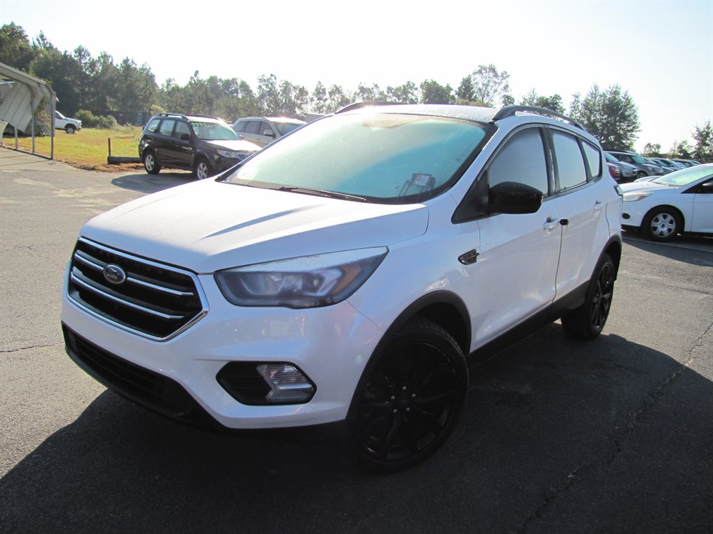 2018 Ford Escape - $12,995
