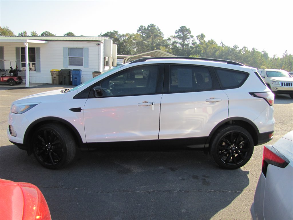 2018 Ford Escape - $12,995