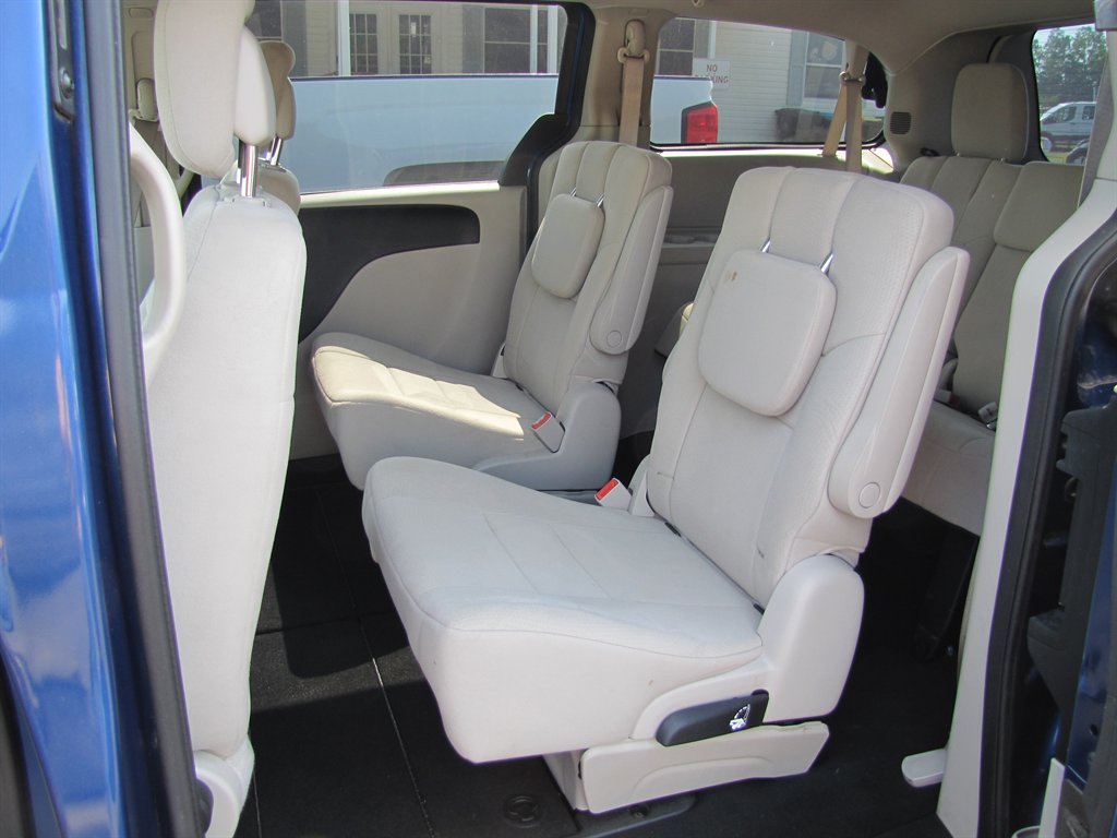 2011 Dodge Grand Caravan - $7,995