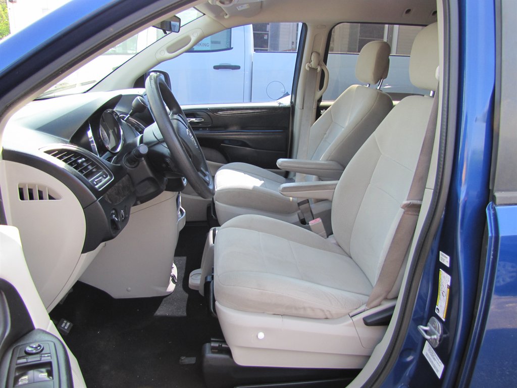 2011 Dodge Grand Caravan - $7,995