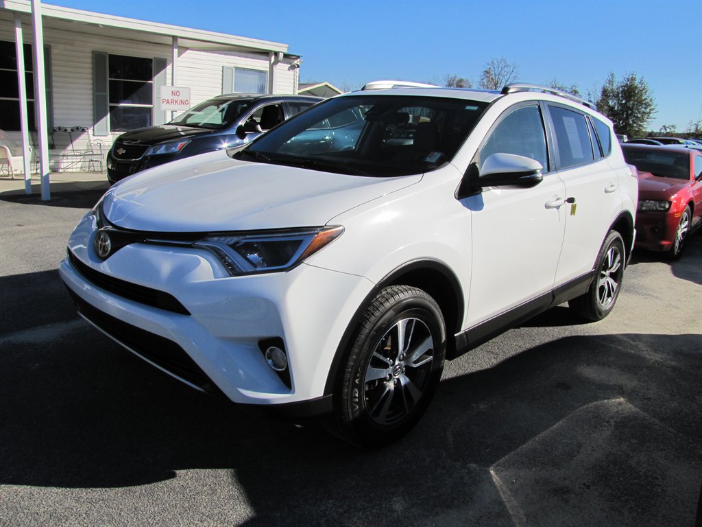 2017 Toyota RAV4 XLE photo