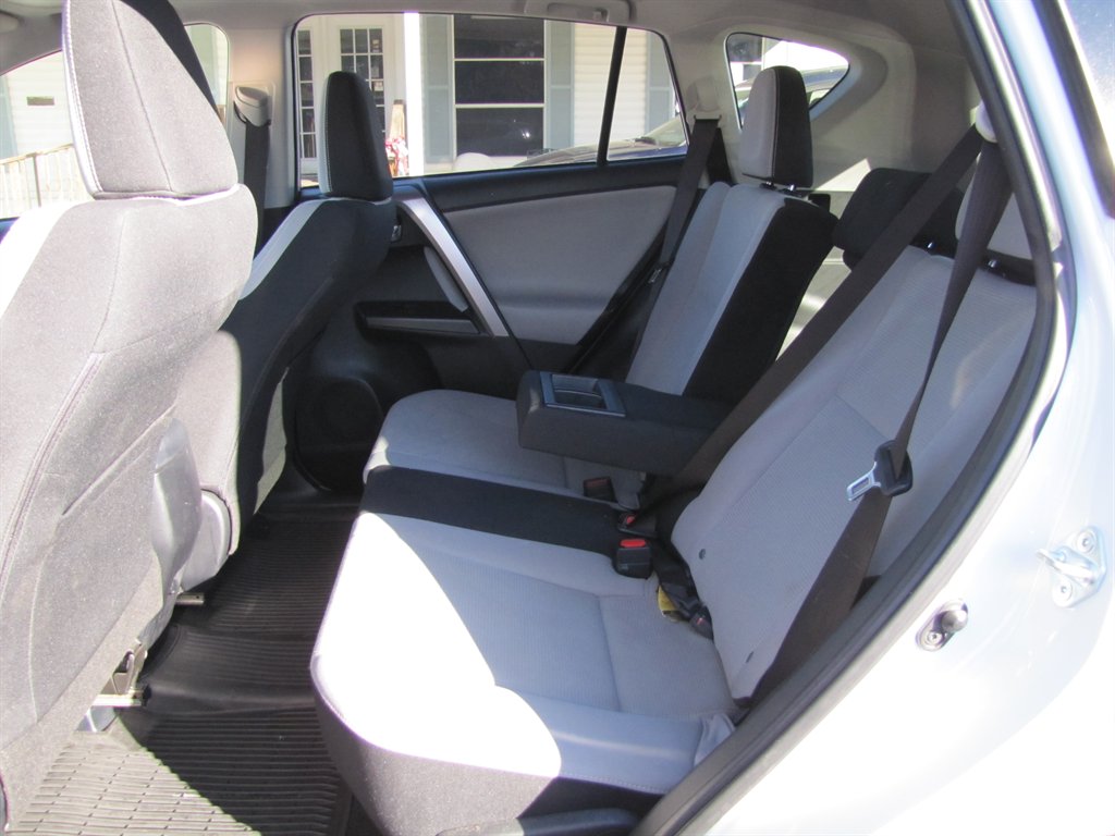 2017 Toyota RAV4 XLE photo