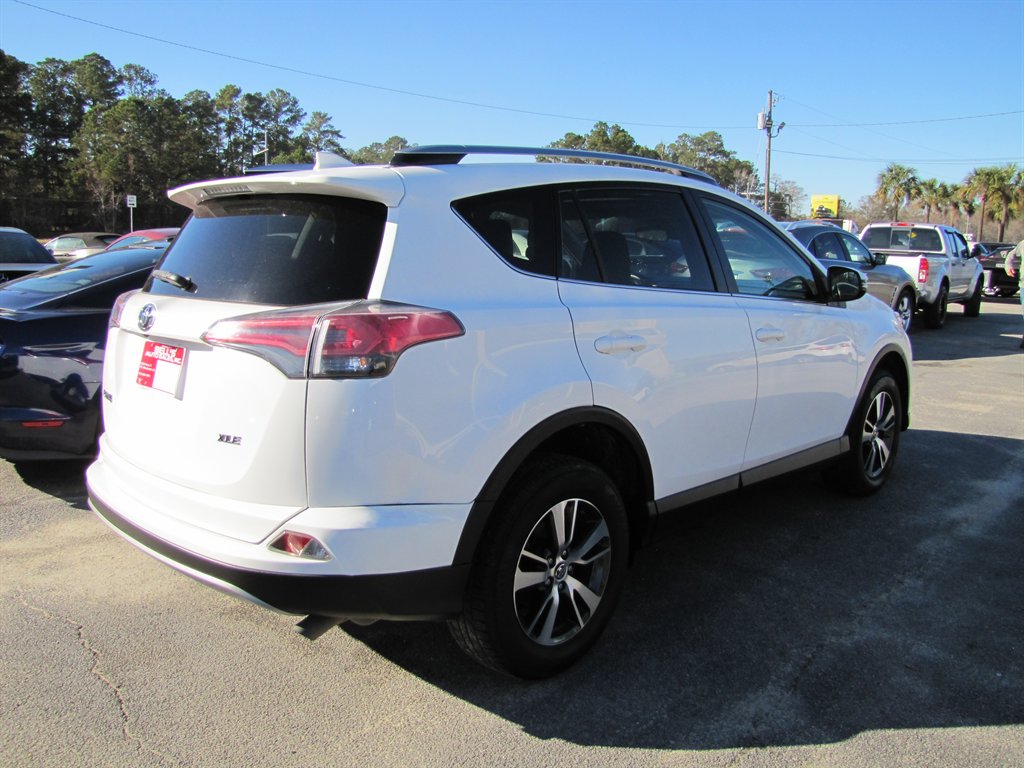 2017 Toyota RAV4 XLE photo