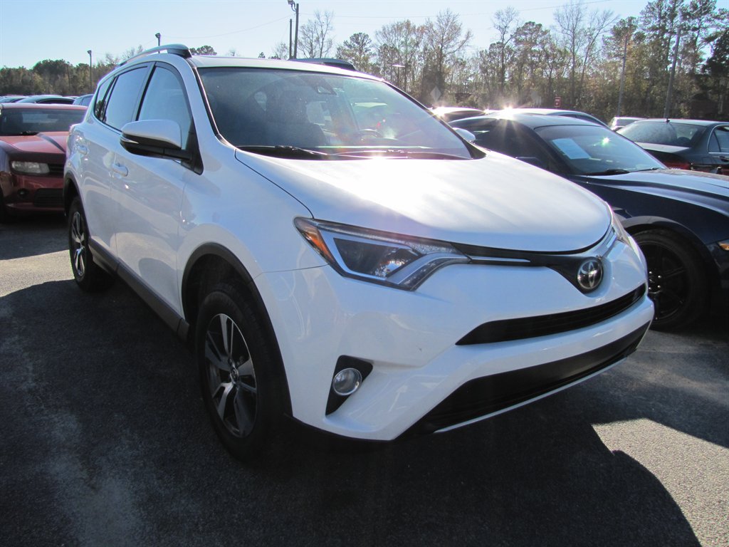 2017 Toyota RAV4 XLE photo