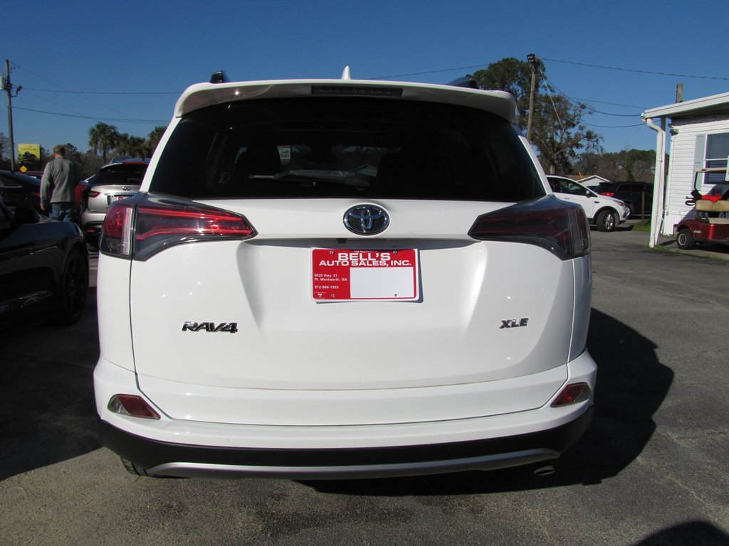 2017 Toyota RAV4 XLE photo