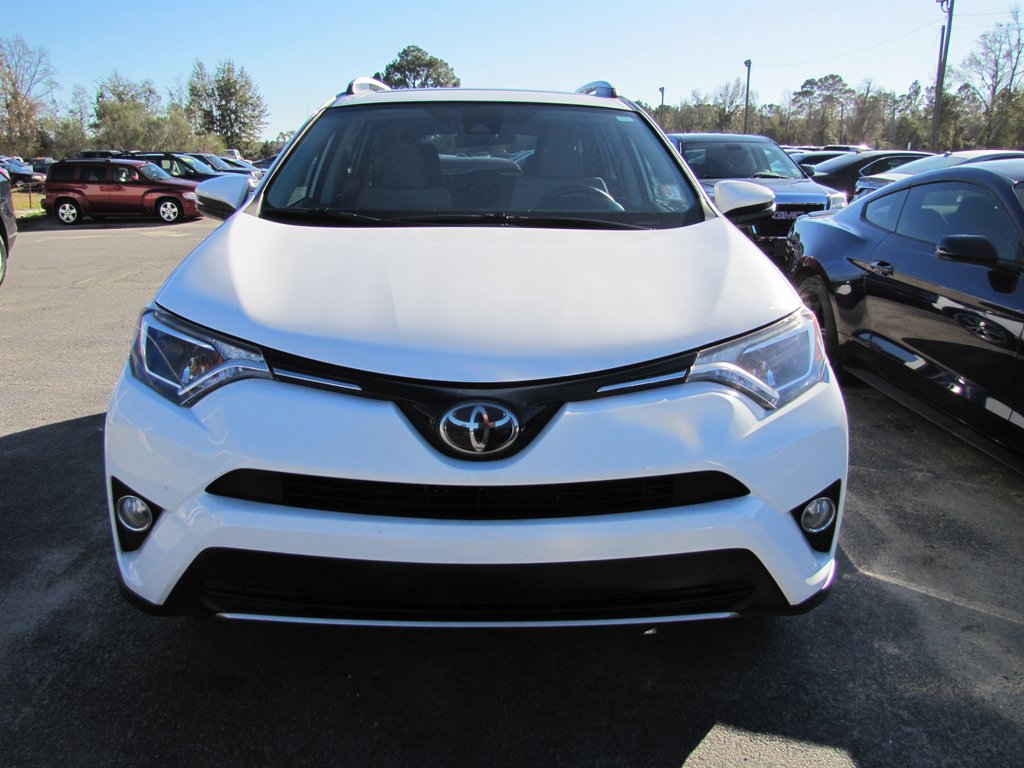 2017 Toyota RAV4 XLE photo