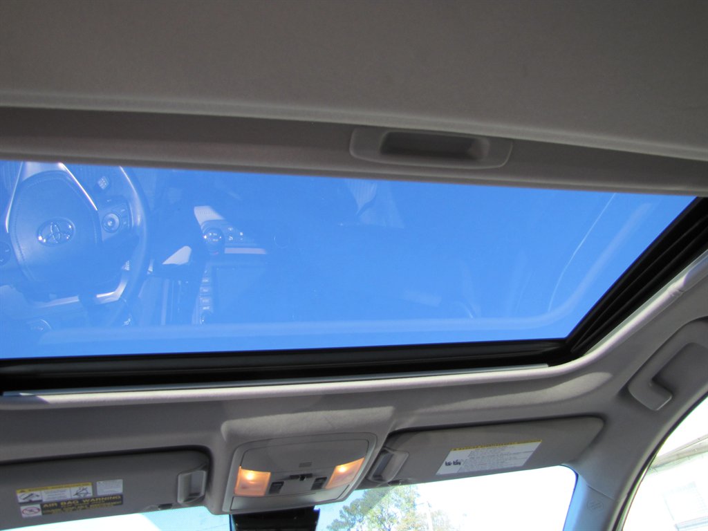2017 Toyota RAV4 XLE photo