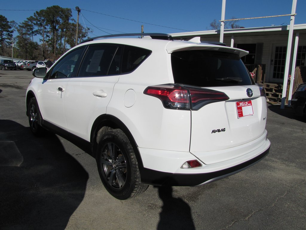 2017 Toyota RAV4 XLE photo