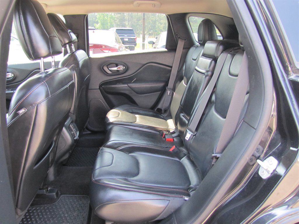 2015 Jeep Cherokee Trailhawk photo