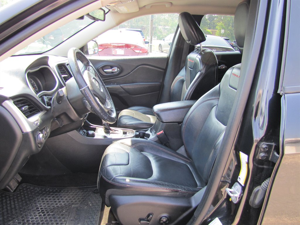 2015 Jeep Cherokee Trailhawk photo