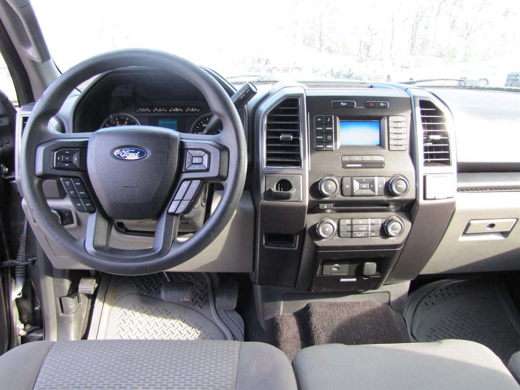 2017 Ford F150 XLT photo
