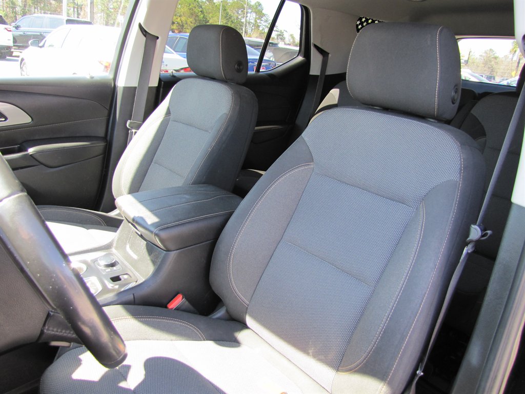 2020 Chevrolet Traverse LT photo