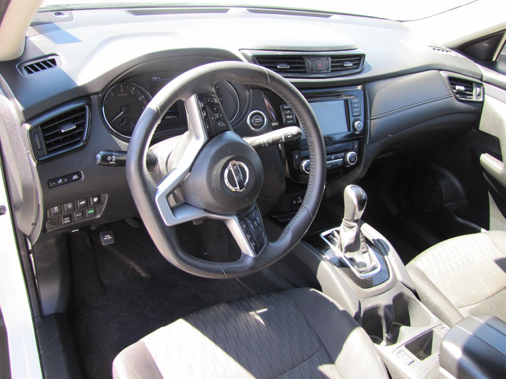2019 Nissan Rogue SV photo