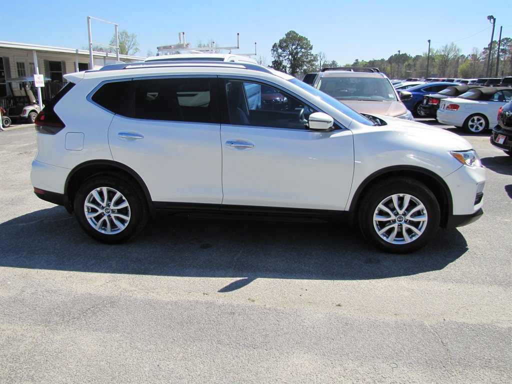2019 Nissan Rogue SV photo