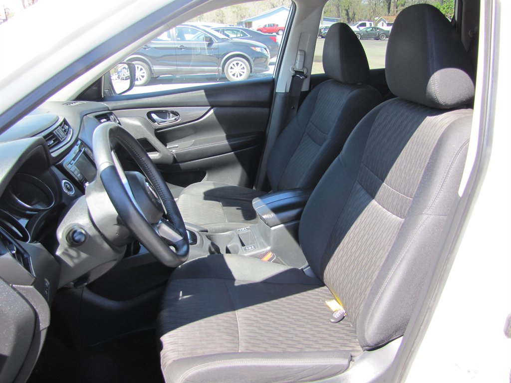 2019 Nissan Rogue SV photo