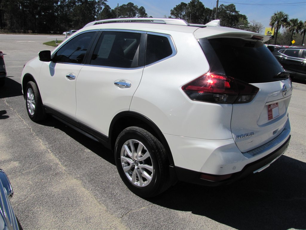 2019 Nissan Rogue SV photo