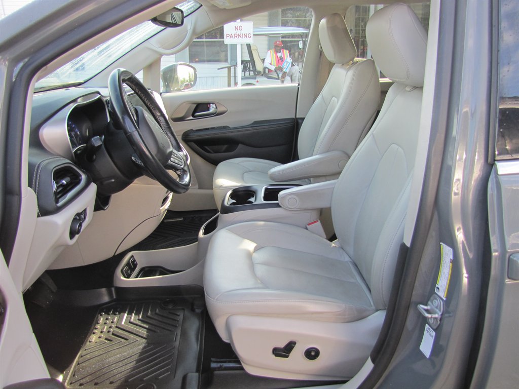 2021 Chrysler Pacifica - $15,995