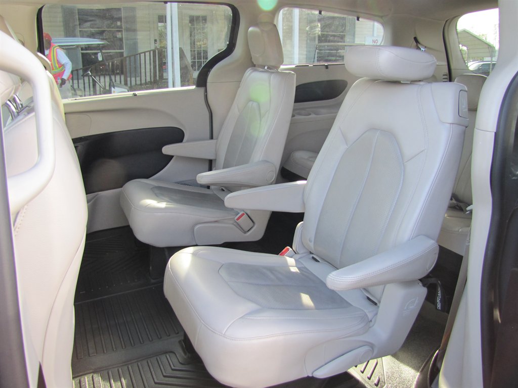 2021 Chrysler Pacifica - $15,995