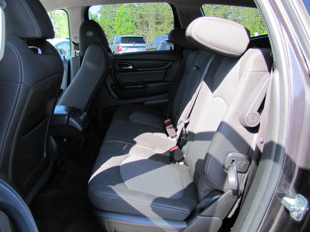2017 Chevrolet Traverse LT photo