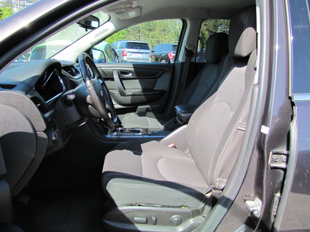 2017 Chevrolet Traverse LT photo