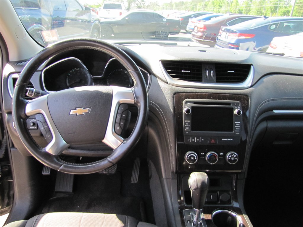 2017 Chevrolet Traverse LT photo