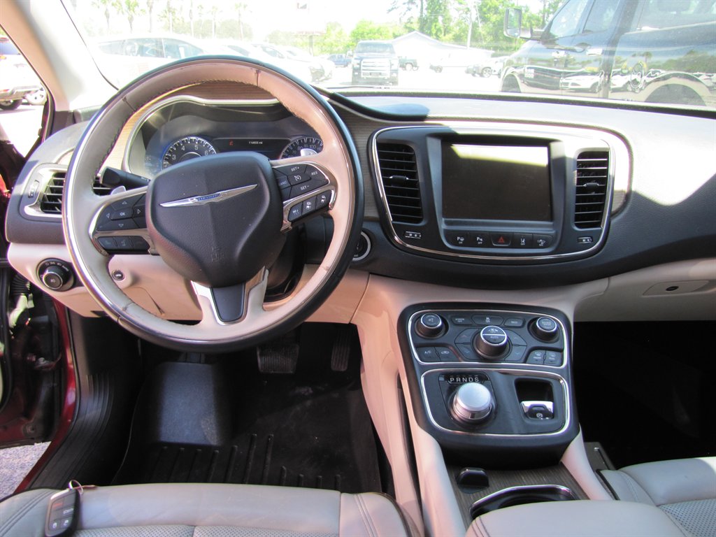 2015 Chrysler 200 C photo