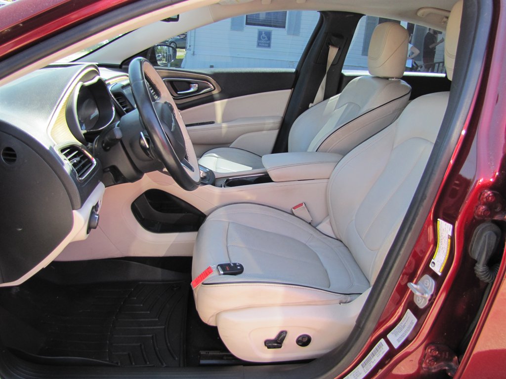 2015 Chrysler 200 C photo
