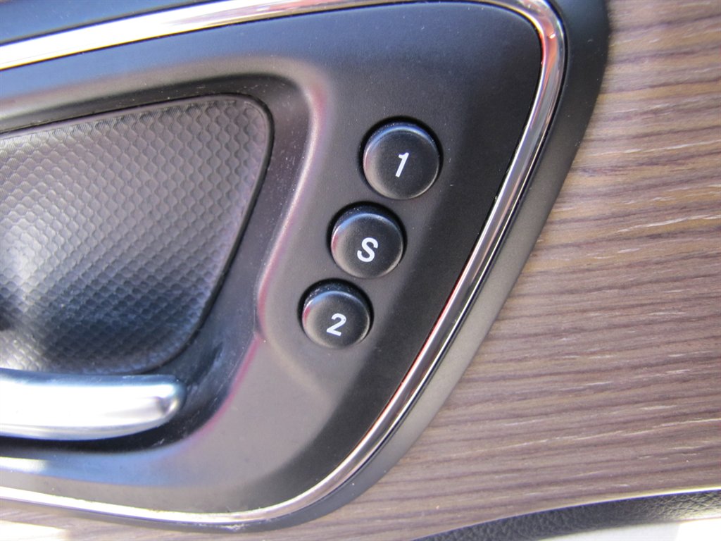2015 Chrysler 200 C photo