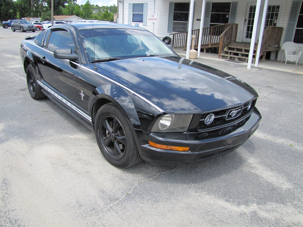 2007 Ford Mustang V6 Deluxe photo