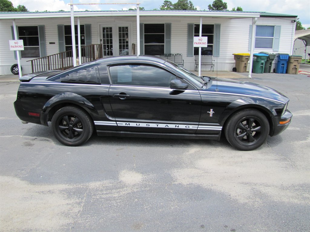 2007 Ford Mustang V6 Deluxe photo