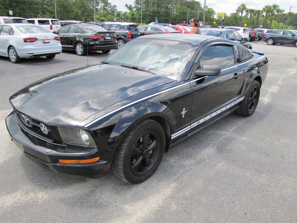 2007 Ford Mustang V6 Deluxe photo