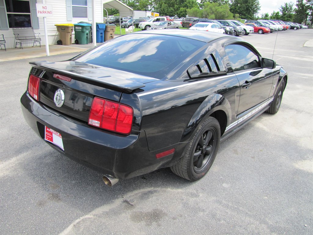 2007 Ford Mustang V6 Deluxe photo
