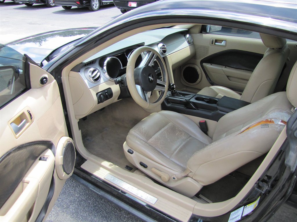2007 Ford Mustang V6 Deluxe photo