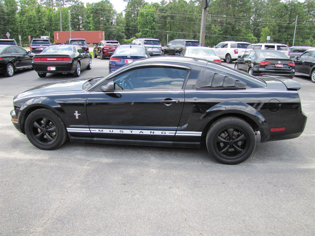 2007 Ford Mustang V6 Deluxe photo