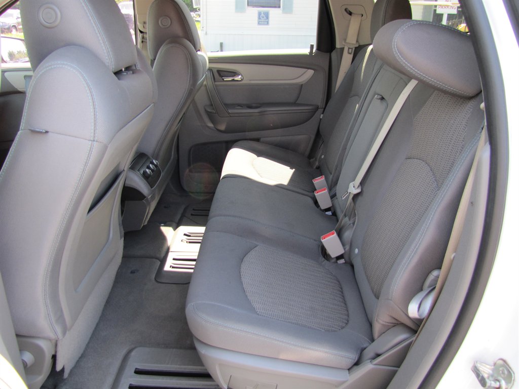 2016 Chevrolet Traverse LS photo